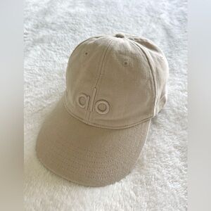 ALO Yoga washed off-duty sand dollar beige cream Cap